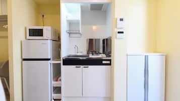 Basic Double or Twin Room, Non Smoking, City View | Private kitchen