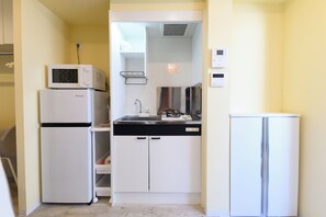 Basic Double or Twin Room, Non Smoking, City View | Private kitchen | Fridge, microwave, stovetop, electric kettle - Skyfeel Okubo B (Tokyo)