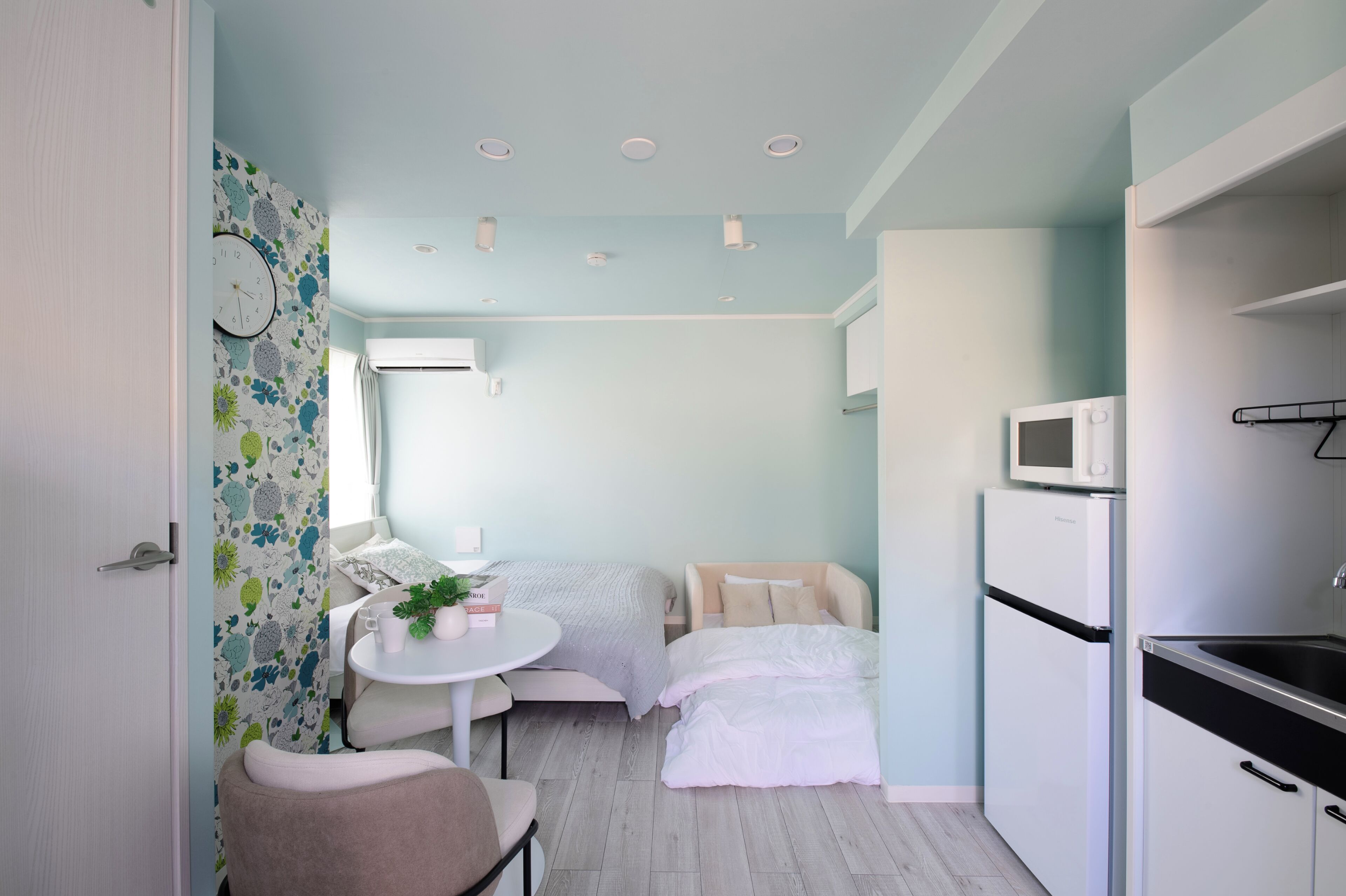 Cortinas blackout, tabla de planchar con plancha y wifi gratis 