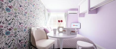 Chambre Double ou avec lits jumeaux, non-fumeurs, vue ville | Rideaux occultants, fer et planche Ă repasser, Wi-Fi gratuit