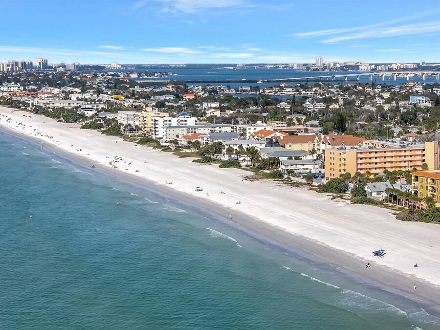 Beach nearby, beach cabanas, sun loungers, beach umbrellas