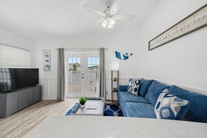 Premier Apartment, 1 Bedroom, Patio | Living area