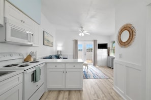 Panoramic Apartment, 1 Bedroom, Patio | Private kitchen | Coffee/tea maker, toaster, freezer - East Gulf Dockside Beach Homes (Indian Rocks Beach)