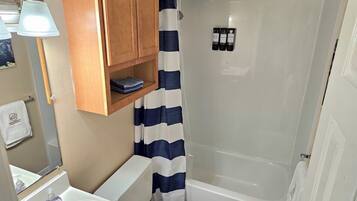 Handdoeken, zeep, shampoo, toiletpapier