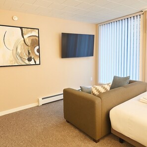 Smart TV - Ann Arbor Downtown Access - Walk to Stadium, Major Hospitals & Restaurants (Ann Arbor)