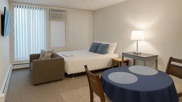 1 slaapkamer, een strijkplank/strijkijzer, gratis wifi, beddengoed