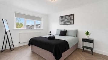3 bedrooms, iron/ironing board, free WiFi, bed sheets