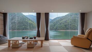 Blackout curtains, free WiFi, bed sheets