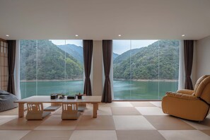 高级双床房 | 遮光窗帘、免费 WiFi、床单