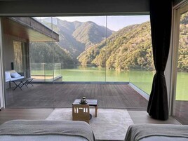 Cortinas blackout, cunas gratuitas y camas plegables/adicionales 