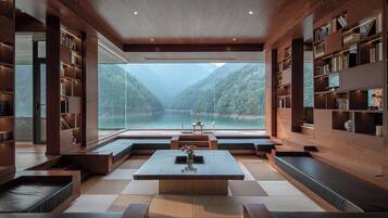 Área de estar no saguão