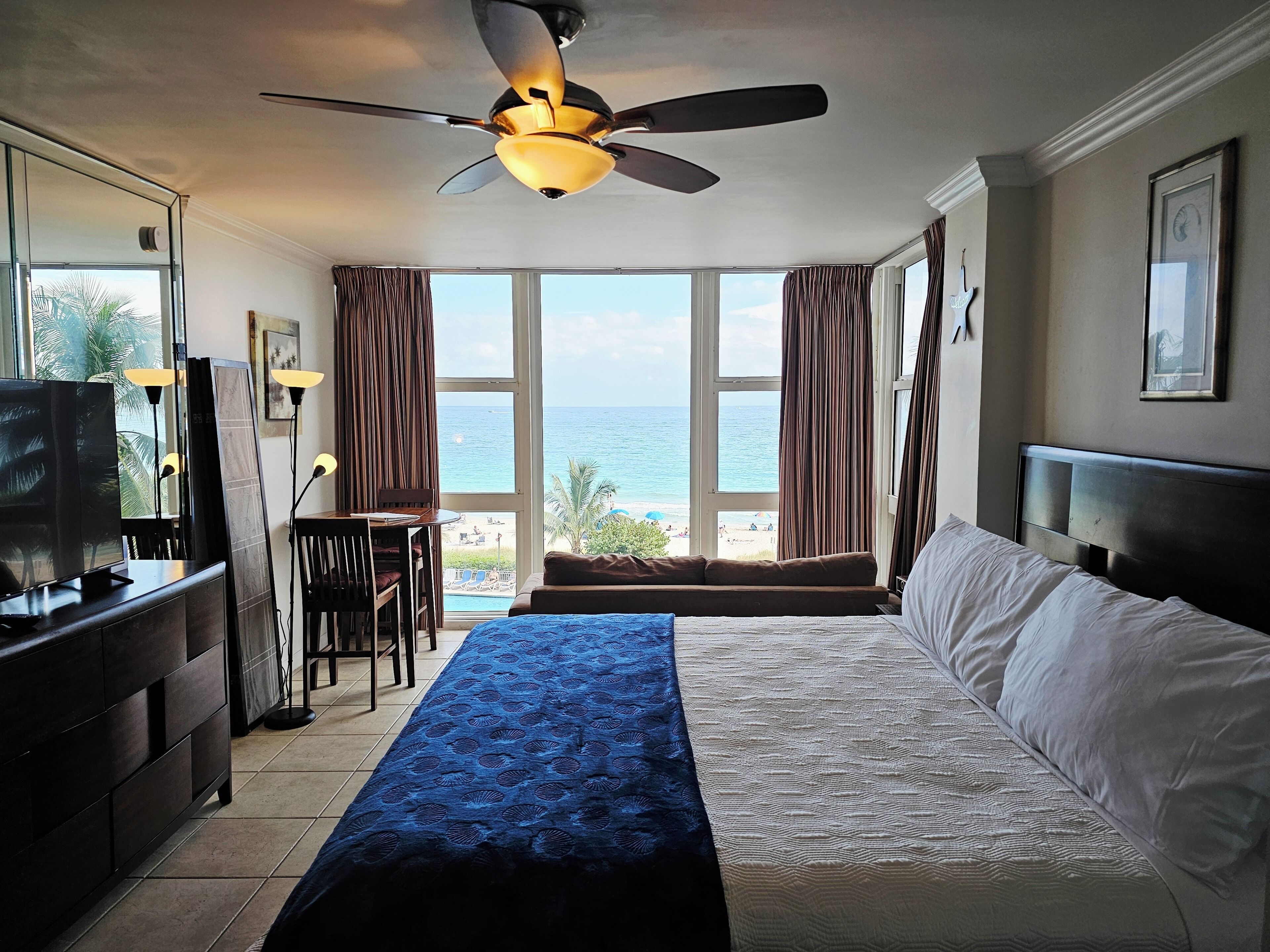 1 slaapkamer, een strijkplank/strijkijzer, gratis wifi, beddengoed