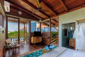 Comfort-Villa, Poolblick | Zimmersafe, kostenloses WLAN, Bettwäsche