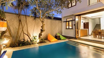 Villa with Private Pool | Piscina | Una piscina al aire libre