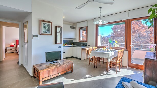 Interior - Appartamento Residenza Chiara: Sunny Balcony and Mountain View, Laveno Mombello, Italy (Laveno Mombello)