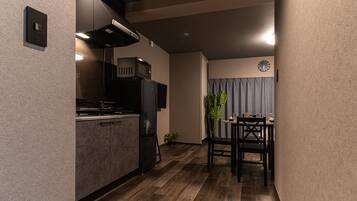 Basic Apartment | Dining