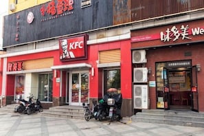 Exterior detail - 7 Days Premium Hotel (Beijing Qinghe Yongtaizhuang Metro Station) (Beijing)