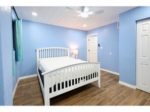 Room - 2-bedroom ground floor unit just steps from the gulf with a small private beach (Bokeelia)