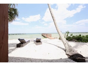 Beach - 2-bedroom ground floor unit just steps from the gulf with a small private beach (Bokeelia)