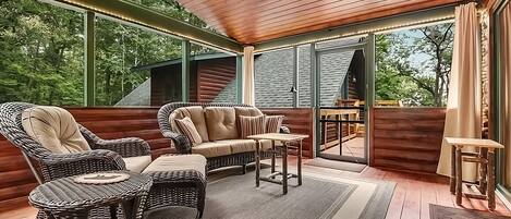 Smart-TV, peis og bøker