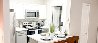 Contemporary 1BR Retreat Quiet Serene Setting