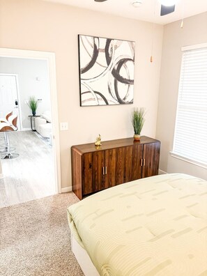 WiFi, bed sheets - Serene 1BR Contemporary Stay Pool Gym Access (Magnolia)
