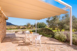 Outdoor dining - CA'N BATLET (INCA) - Countryside retreat with private pool and free Wi-Fi (Inca)