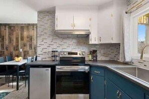 Private kitchen - Blue&Gold Art Deco 2BR1BA Loft close to Genentech (South San Francisco)