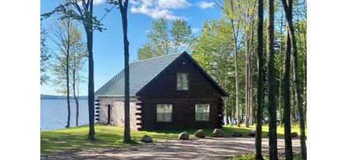 Private Lake Gogebic Cabin