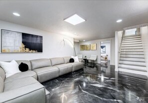 Televisión y chimenea