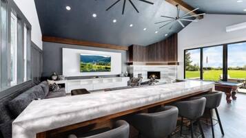 Televisión, chimenea