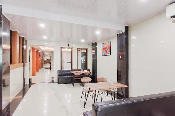 Free daily buffet breakfast - Rejoss Stay (Medan)