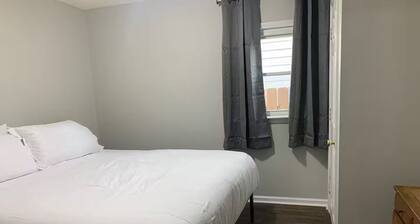 One Bedroom Apartment in Fountain Square - King Bed, Full Kitchen
