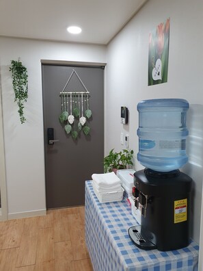 Comfort Single Room, Kitchen, City View (non-Korean nationals only) | In-room dining - Incheon Airport ANN Guesthouse (Incheon)