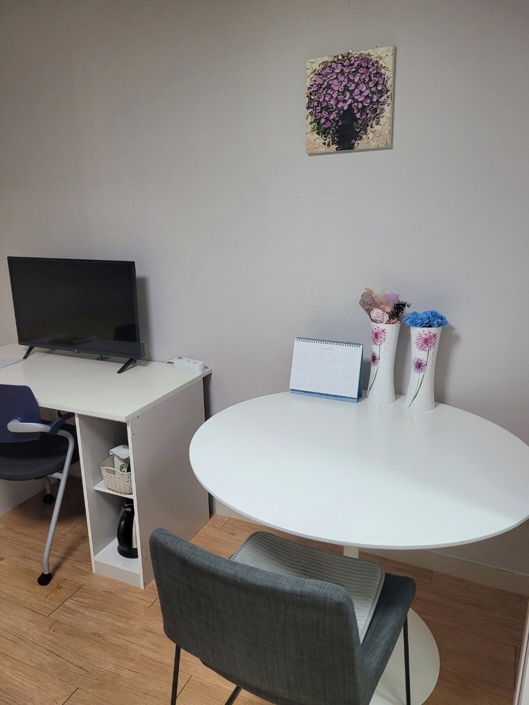 Comfort Single Room, Kitchen, City View (non-Korean nationals only) | In-room dining