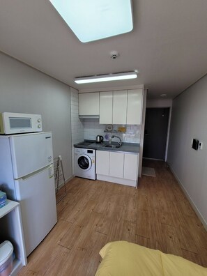 Superior Single Room, Kitchen, City View (non-Korean nationals only) | Private kitchen - Incheon Airport ANN Guesthouse (Incheon)