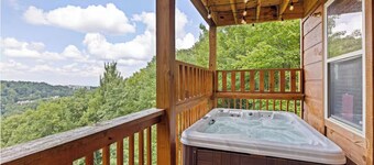 $120 a Night Cozy Cabin + Hot Tub + Views