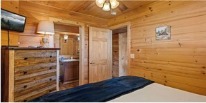 2 bedrooms, desk, iron/ironing board, travel cot