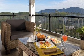 Free daily English breakfast - Ruvinya Hills Luxury Bungalow (Lindula)