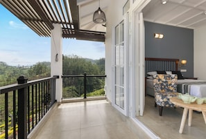 Deluxe Double Room, Balcony, Mountain View | In-room safe, iron/ironing board, free WiFi - Ruvinya Hills Luxury Bungalow (Lindula)