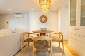 Dining - Feel PDL Suite 1 | Center of Ponta Delgada (Ponta Delgada)