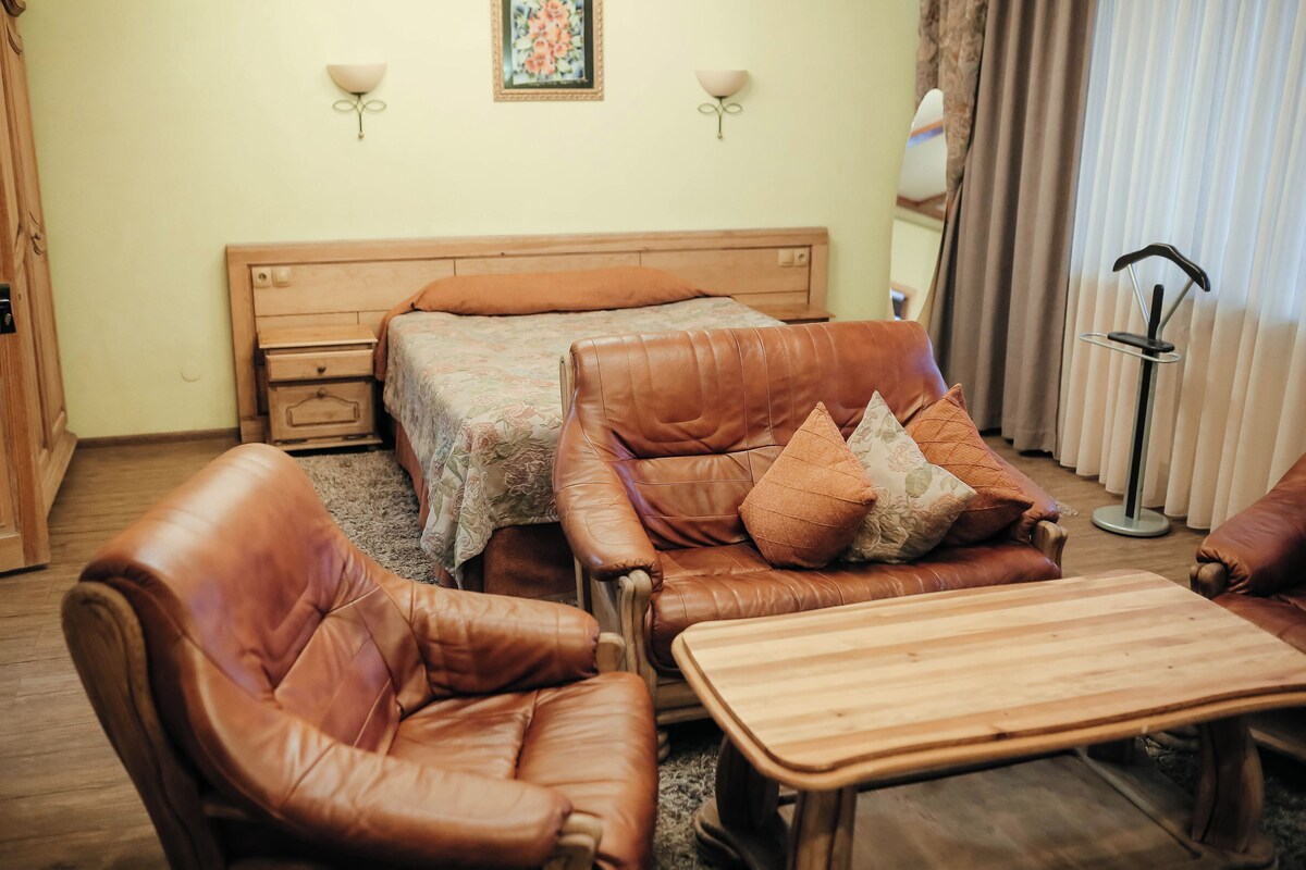 Classic Room, Balcony, Courtyard View | In-room safe, soundproofing, free WiFi