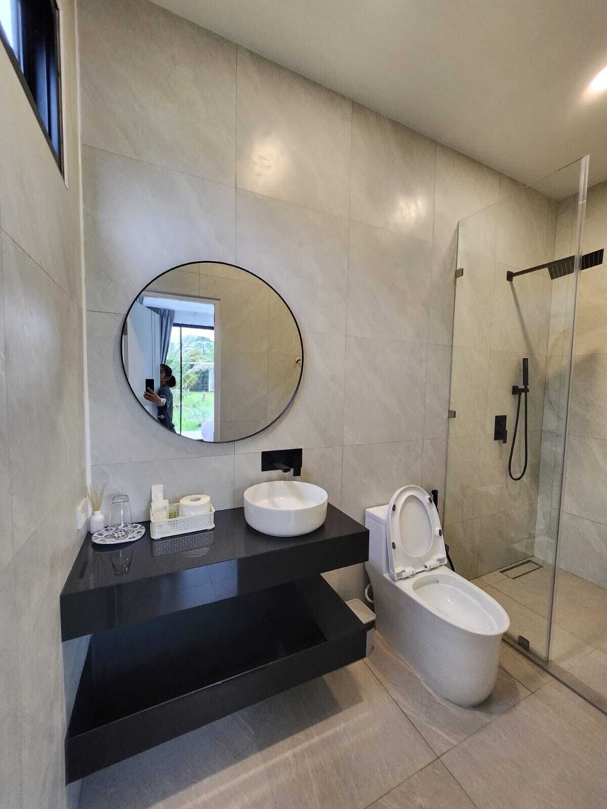 Hårtørrer, håndklæder, Sæbe, Toiletpapir