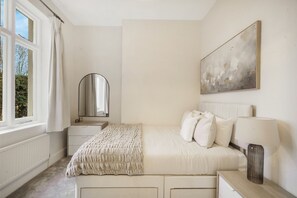 2 chambres, fer et planche à repasser, Wi-Fi, draps fournis