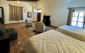 1 habitación, tabla de planchar con plancha, wifi y ropa de cama 