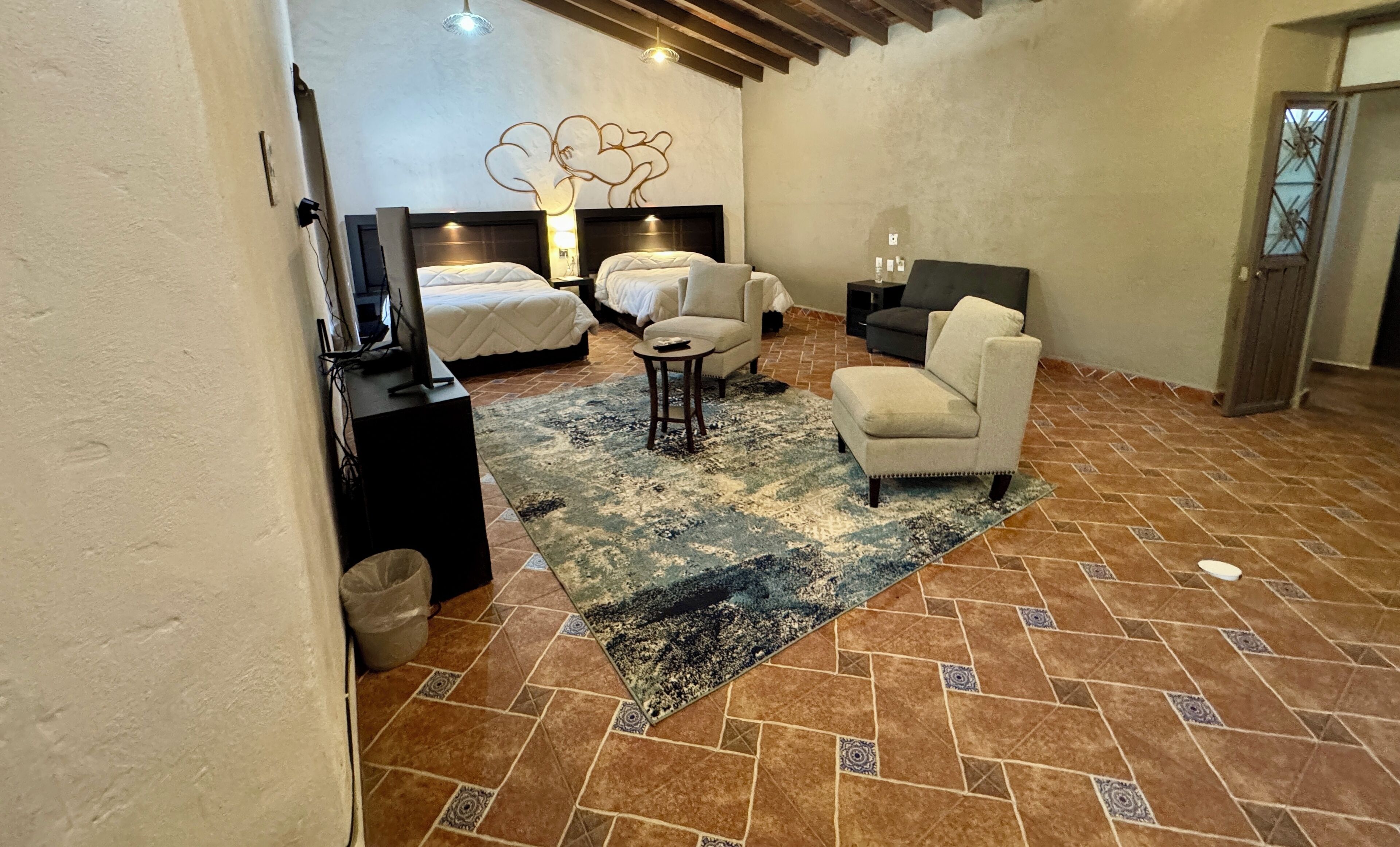 1 dormitorio, tabla de planchar con plancha, wifi y ropa de cama