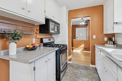 Spacious 4-bedroom house in Minneapolis NE Suburb