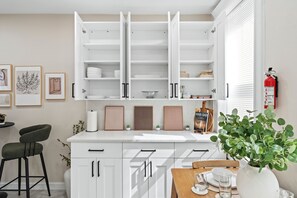 Interior - Delightful 3-bedroom Sleeps 8 in Jersey City (Jersey City)