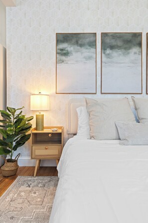 3 slaapkamers, een strijkplank/strijkijzer, wifi, beddengoed
