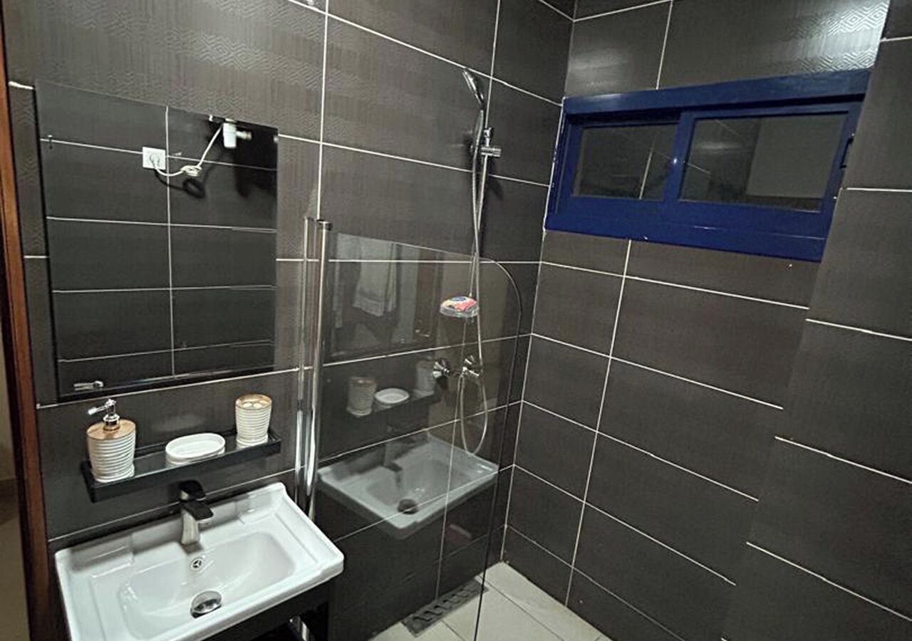 Studio Standar | Kamar mandi | Shower